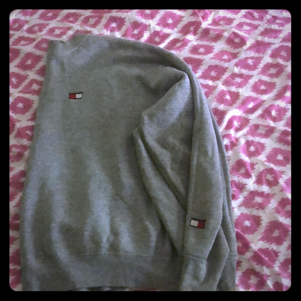 Vintage Tommy Hilfiger crew neck 🪐
